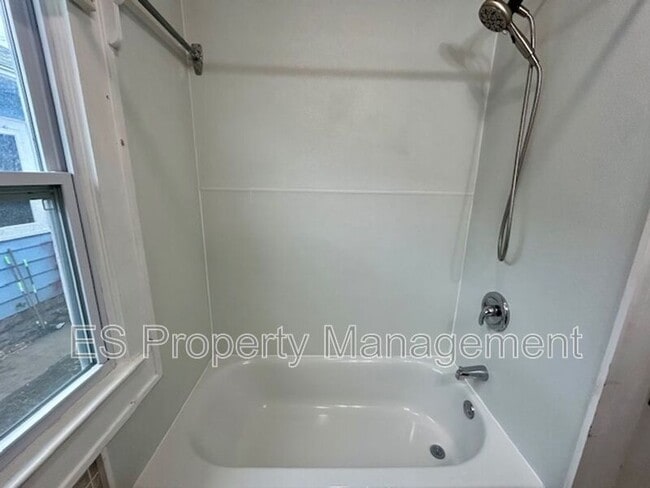 Building Photo - 1840 W Maryland St