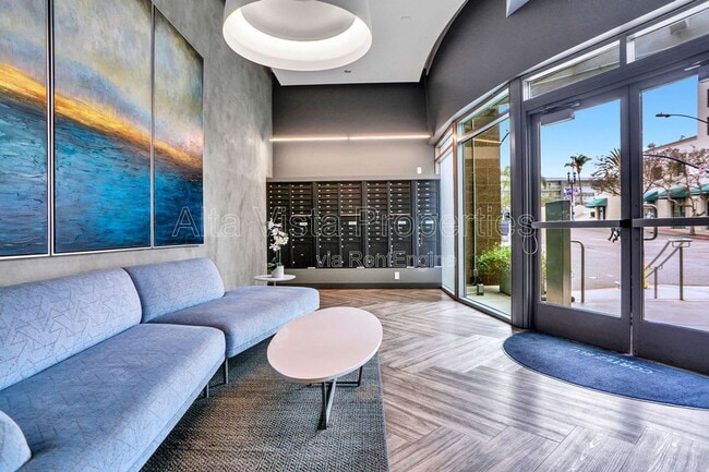 Building Photo - 801 Ash St