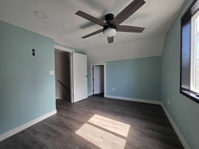 Building Photo - 1060-KE1060 15th St NE