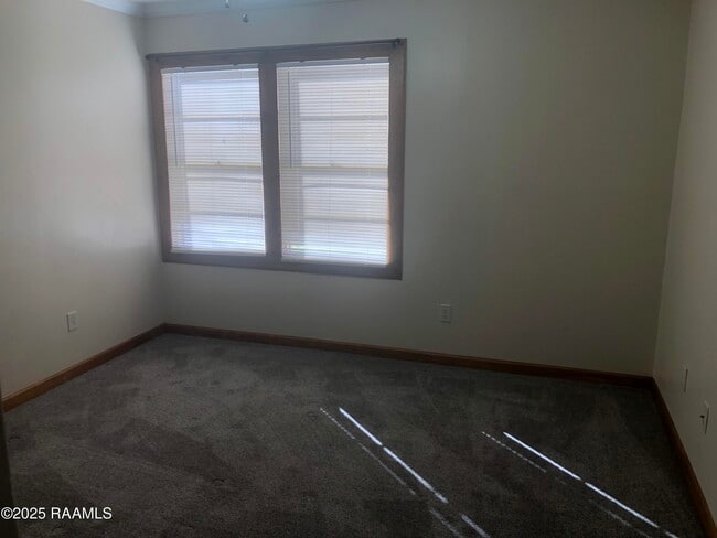 Building Photo - 3105 W Willow St