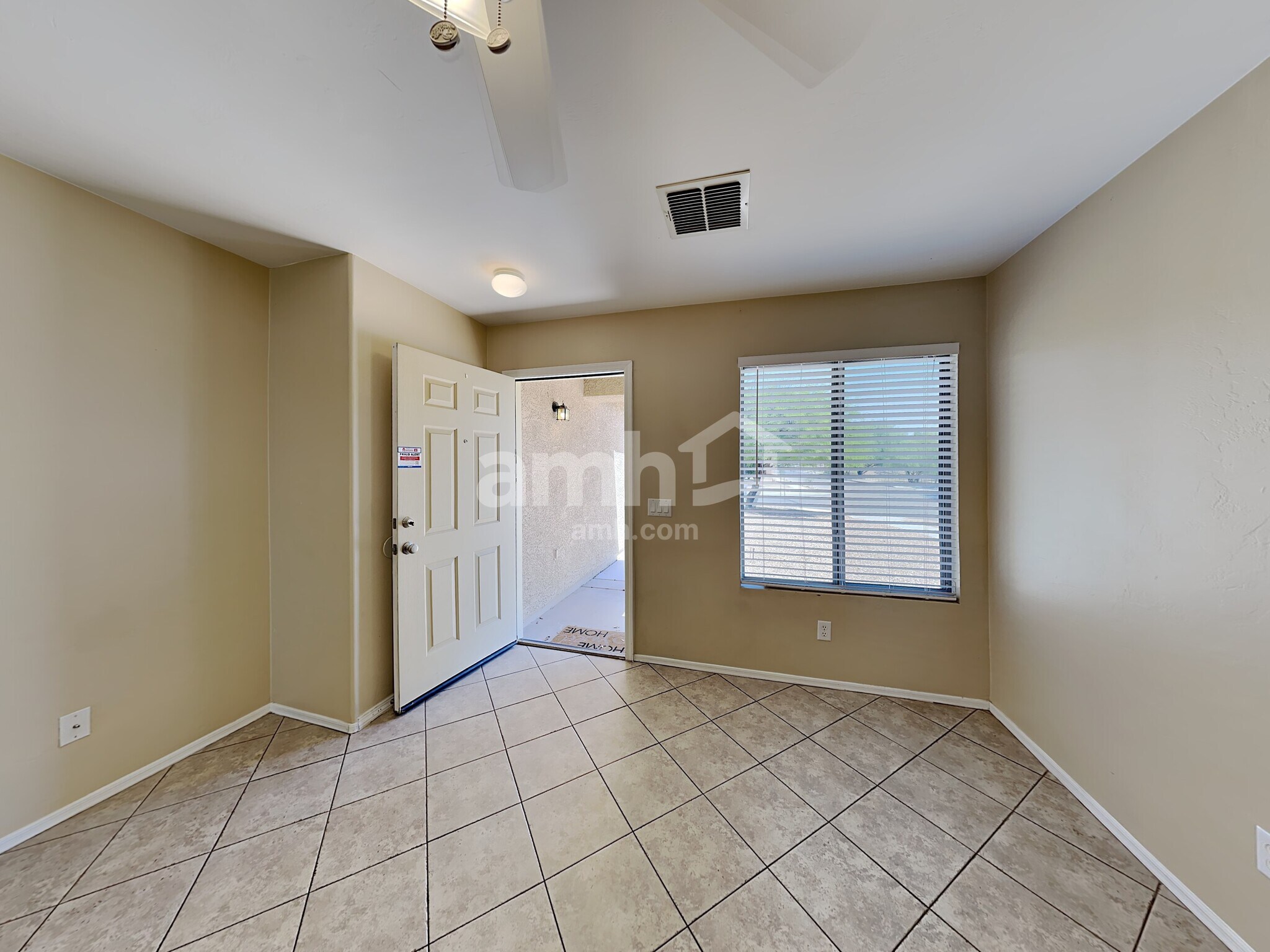 Building Photo - 641 W Flaming Arrow Dr