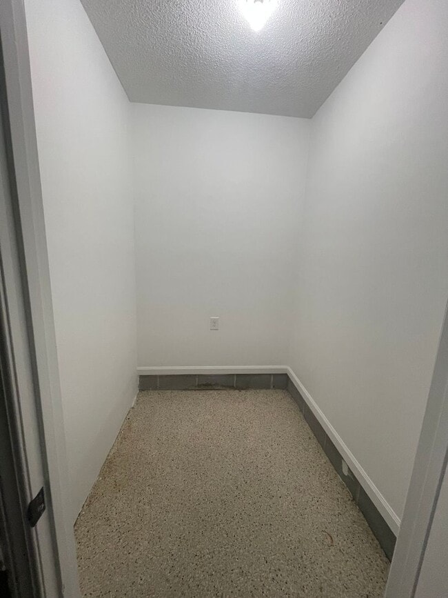 Building Photo - Welcome to this stunning 3-bedroom, 2.5-ba...