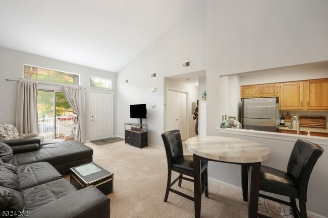 Building Photo - 28 Spruce Ct