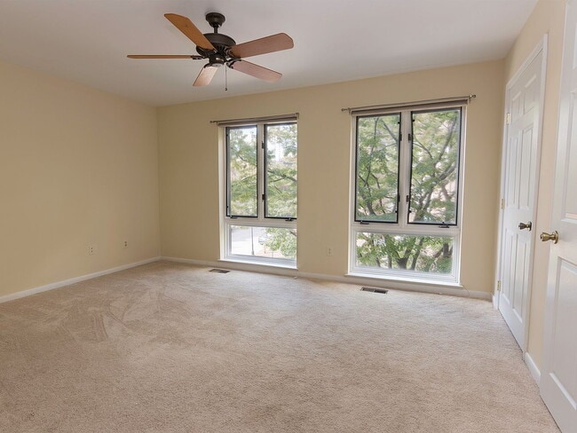 Building Photo - 21 W Lee St