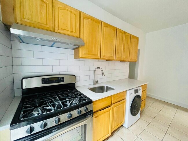 Kitchen - 404 Hawthorne St