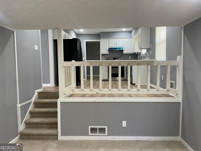 Building Photo - 235 Deerfield Dr