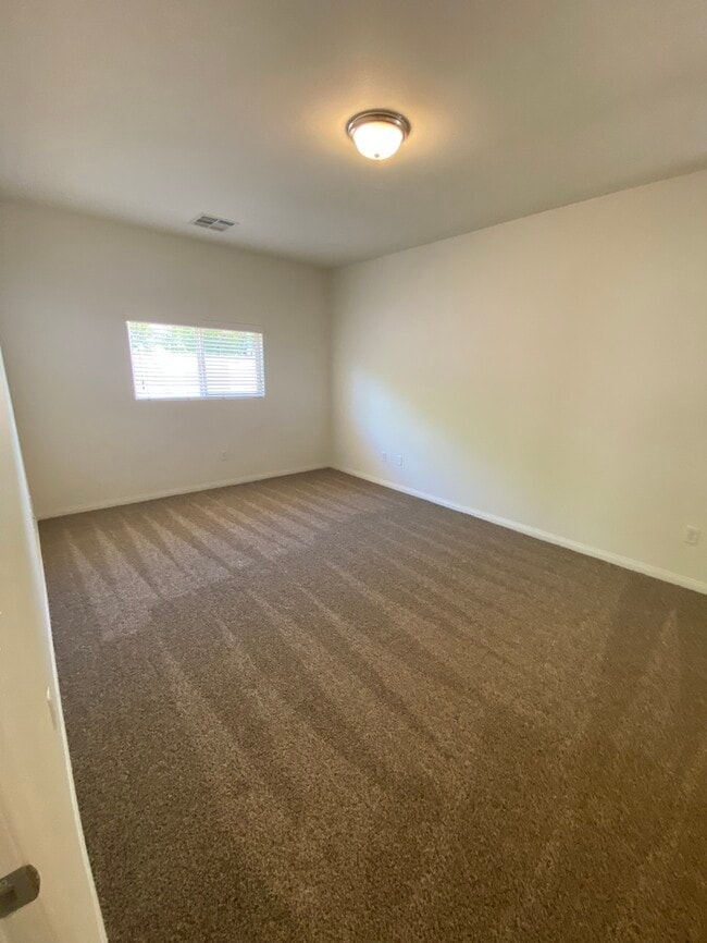 Building Photo - Spacious Single Story 3- Bedroom Home!