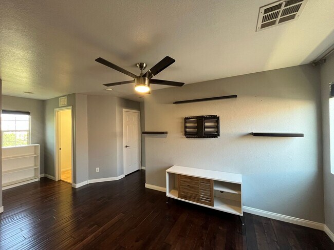 Building Photo - Stylish 3-Bedroom Home with Loft in Gated Community