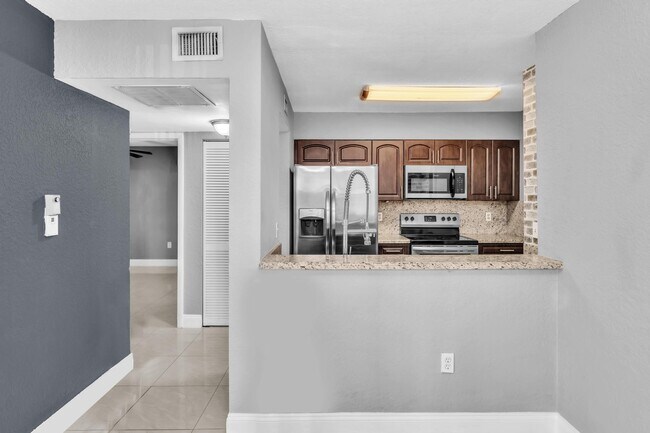 Building Photo - 2803 N Oakland Forest Dr