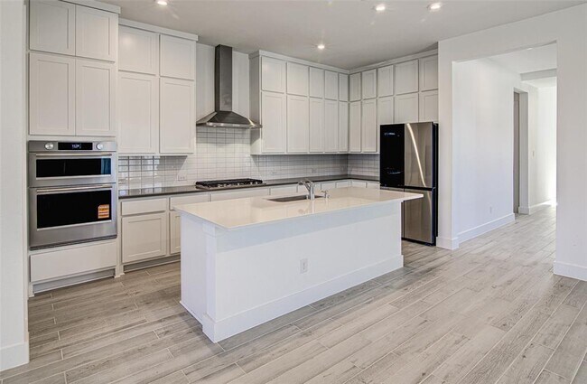 Building Photo - 22300 Lago Lookout Ln