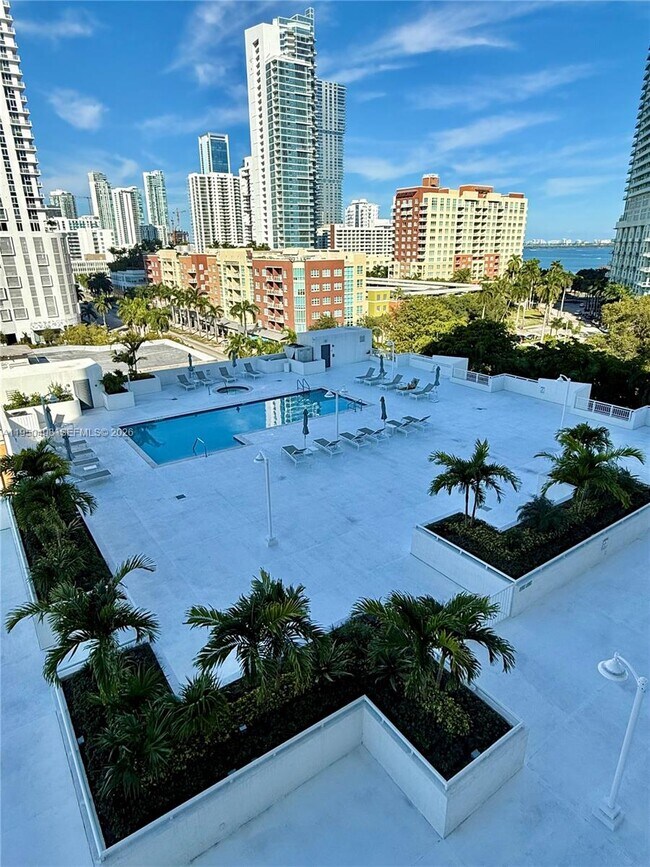 Building Photo - 275 NE 18th St