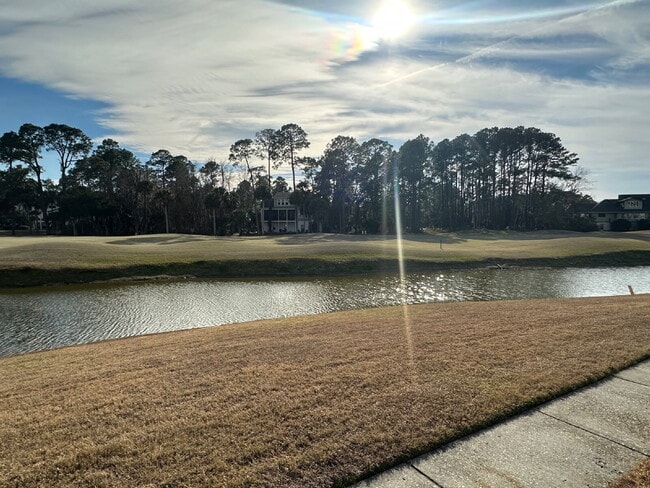 Building Photo - Spacious Three Bedroom Townhome in Old South!