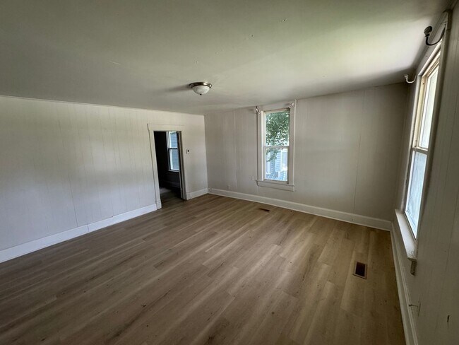 Building Photo - LEASING