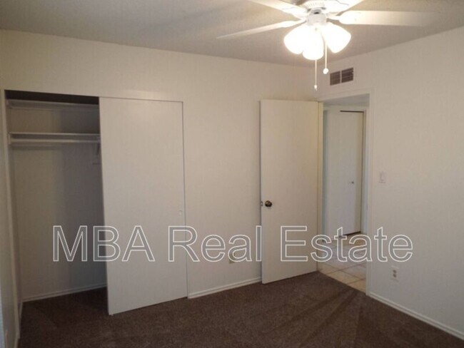 Building Photo - 1688 W Village Way