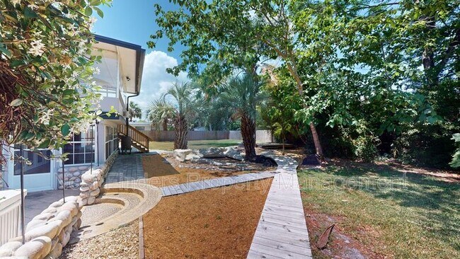 Building Photo - 552 Seagate Ave