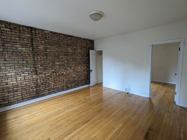 Building Photo - 3040 N Whipple St