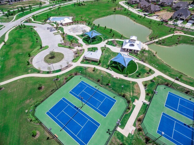 Building Photo - 21215 Central Vly Ln