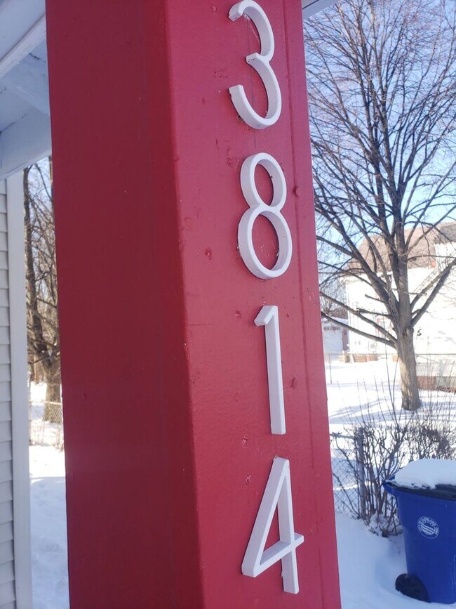 Building Photo - Charming 3-Bedroom Single Family Home Now Available for Rent