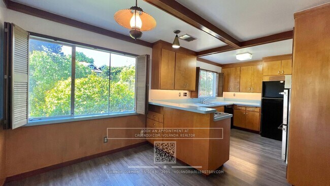 Building Photo - Charming and Spacious 4 bedroom Home in the Heart of Elmwood