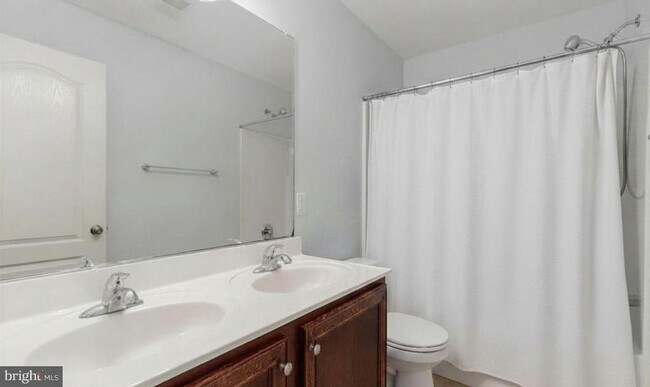 Building Photo - 132A Pineview Ave