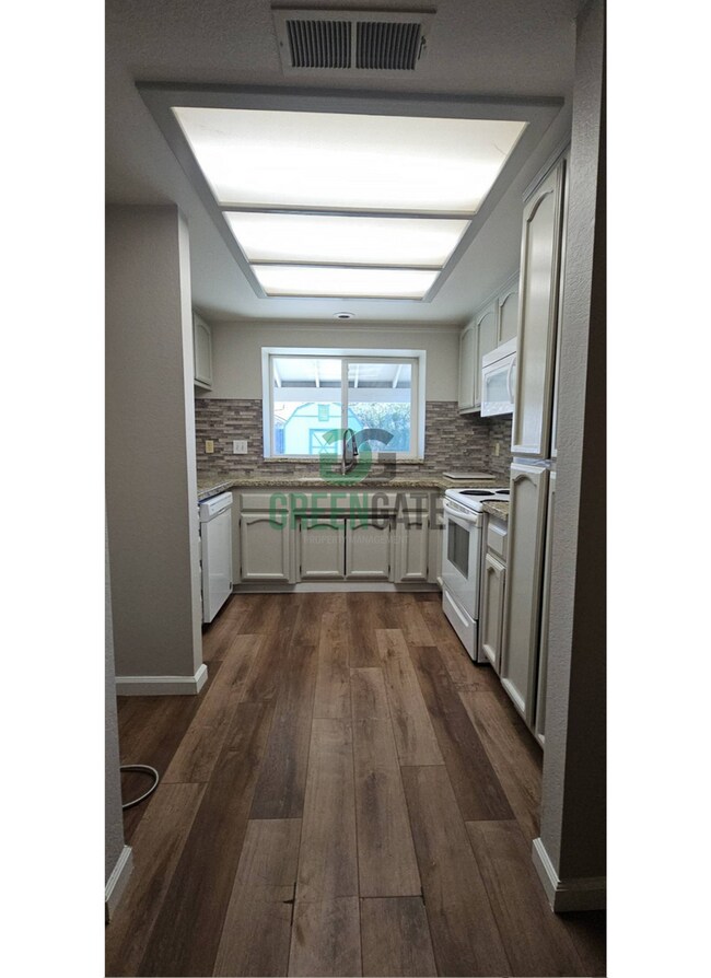 Building Photo - Now Available! Spacious 3 Bedroom, 2 Bathroom Home.