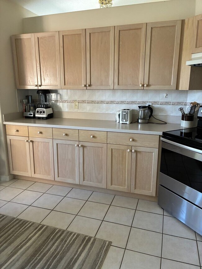 Building Photo - Discover this well-located 3-bedroom, 2-bath home in Palm Coast!