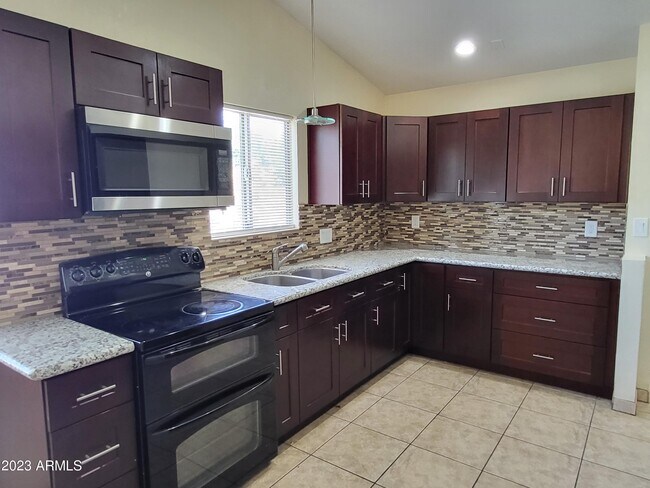 Building Photo - 7410 W Cholla St