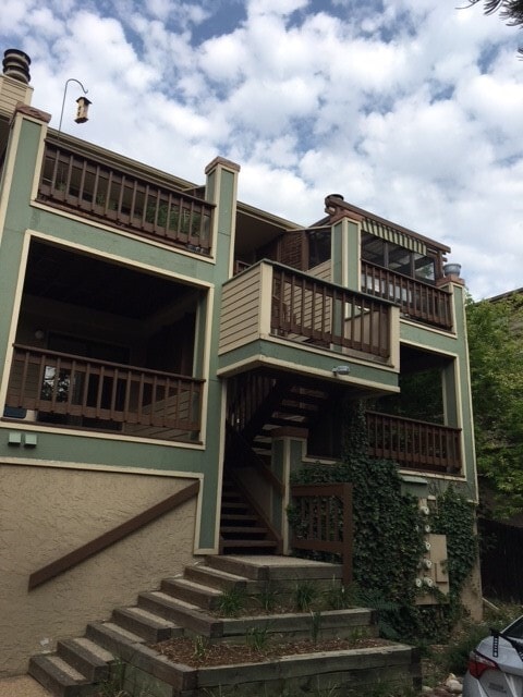 Building Photo - 1 Bedroom Condo in Great Location!