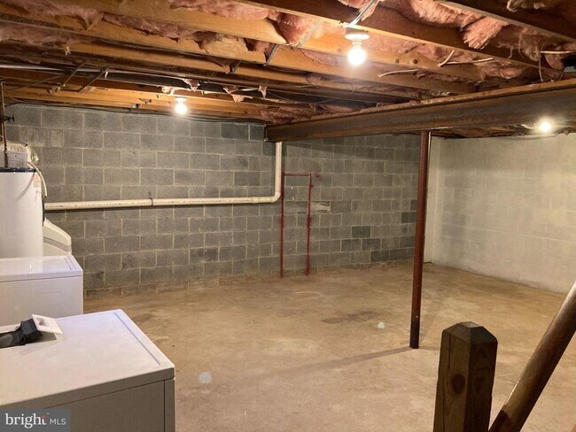 Building Photo - 4 Hilldale Dr