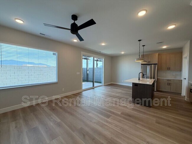 Building Photo - 577 E Hemsworth Ln