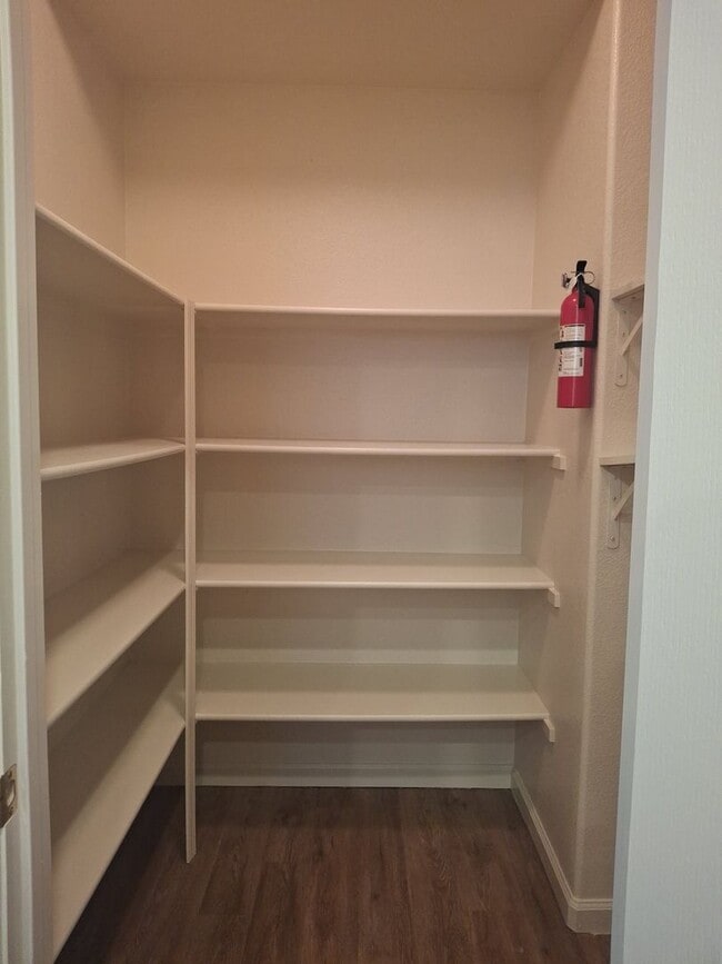 Building Photo - Lincoln Crossing, 2 Story 4 Bedroom, 2.5 bath, 2225sqft, Access to Clubhouse Pool & Amenities, Cu...