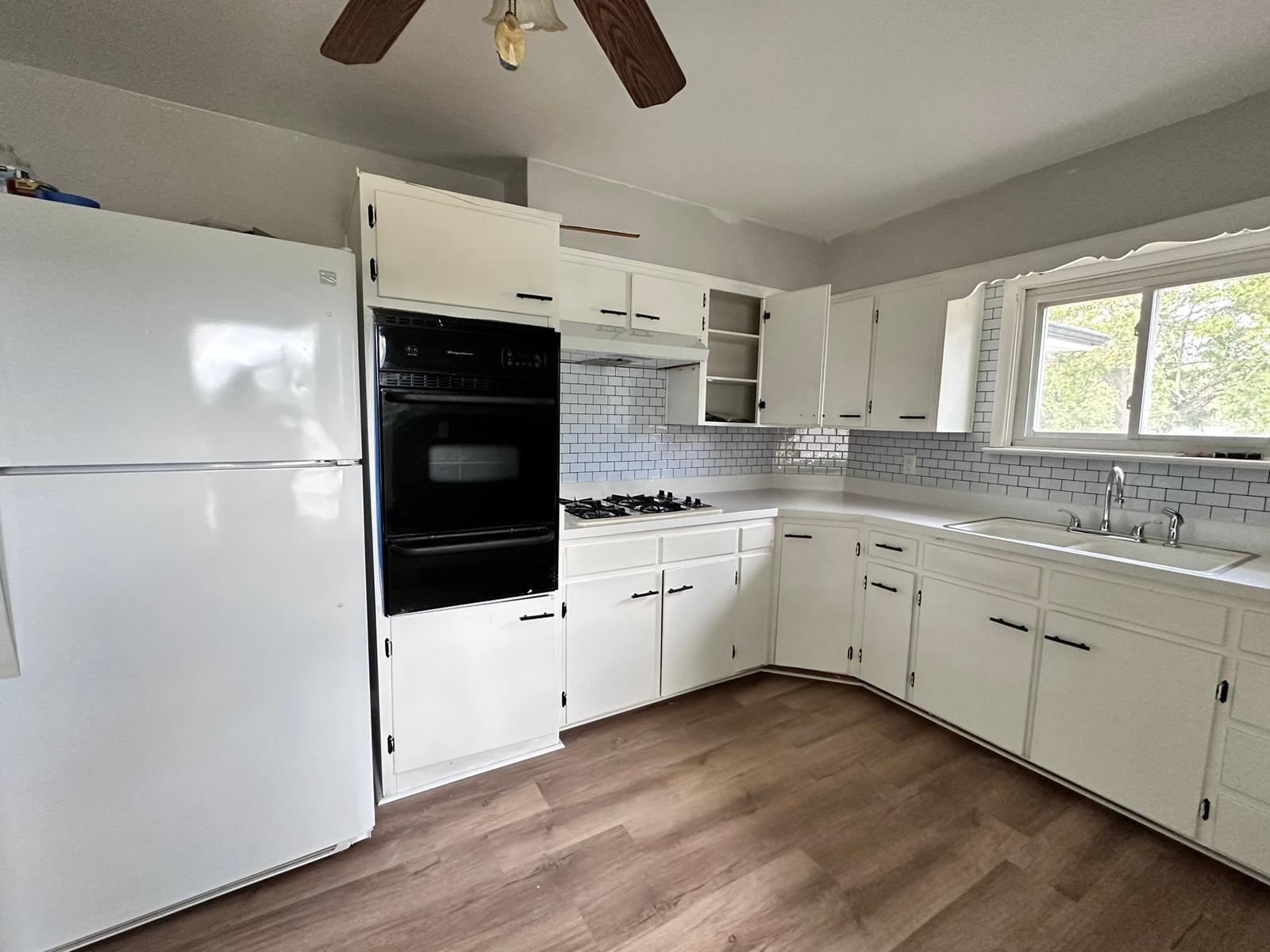 Kitchen - 2805 NE 56th Ter