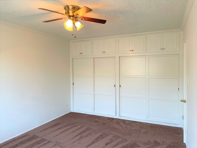 Building Photo - 4916 Hazeltine Ave