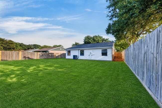 Building Photo - 24114 4 Sixes Ln