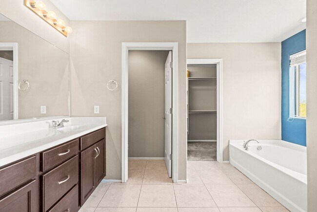 Building Photo - Welcome to Rancho Sahuarita!