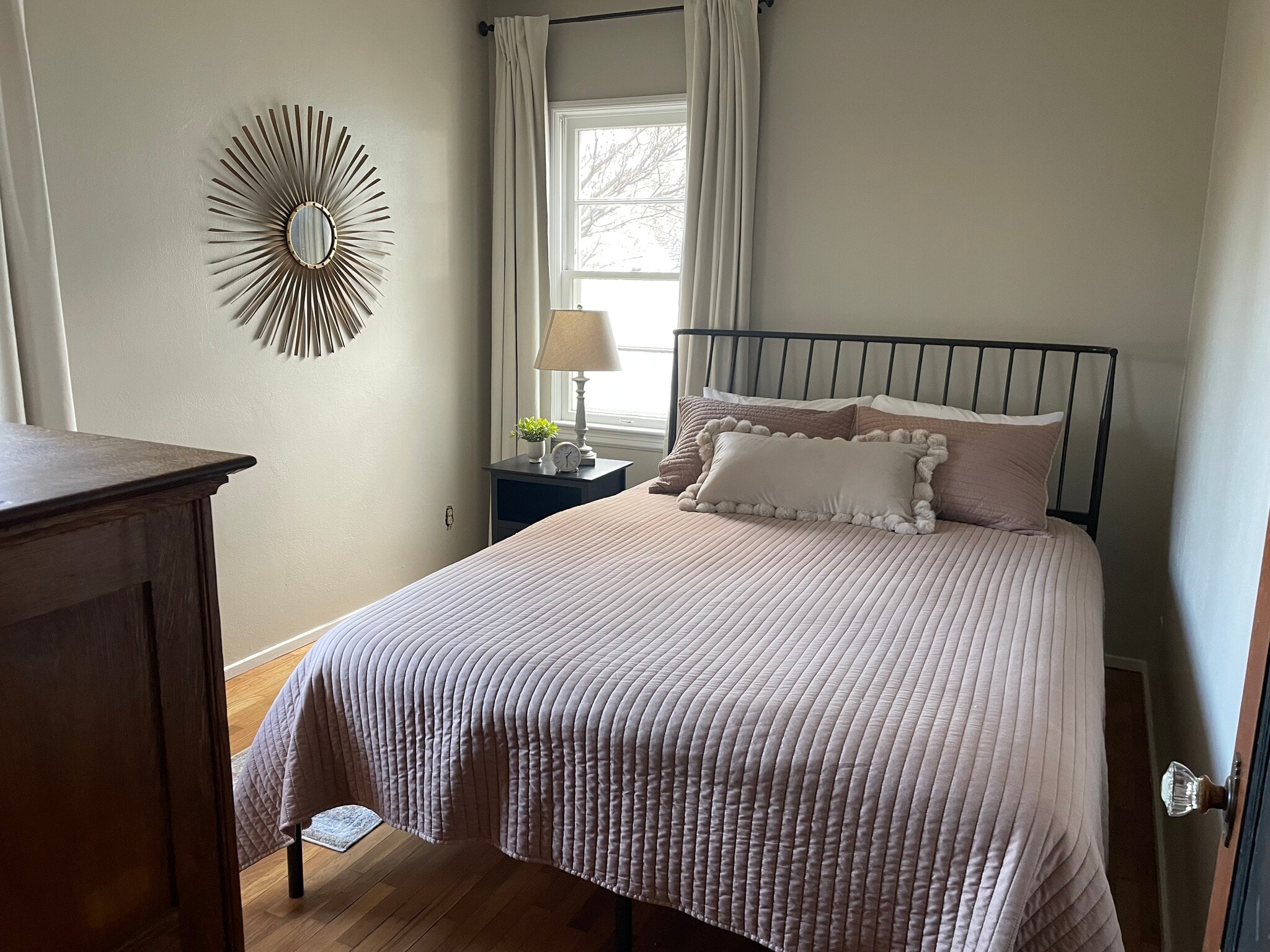 Building Photo - 829 Custer Ave