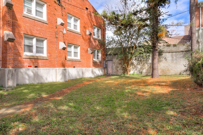 Building Photo - 629 Greene St