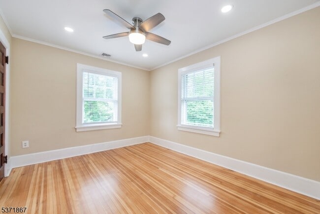 Building Photo - 50 Walnut Crescent
