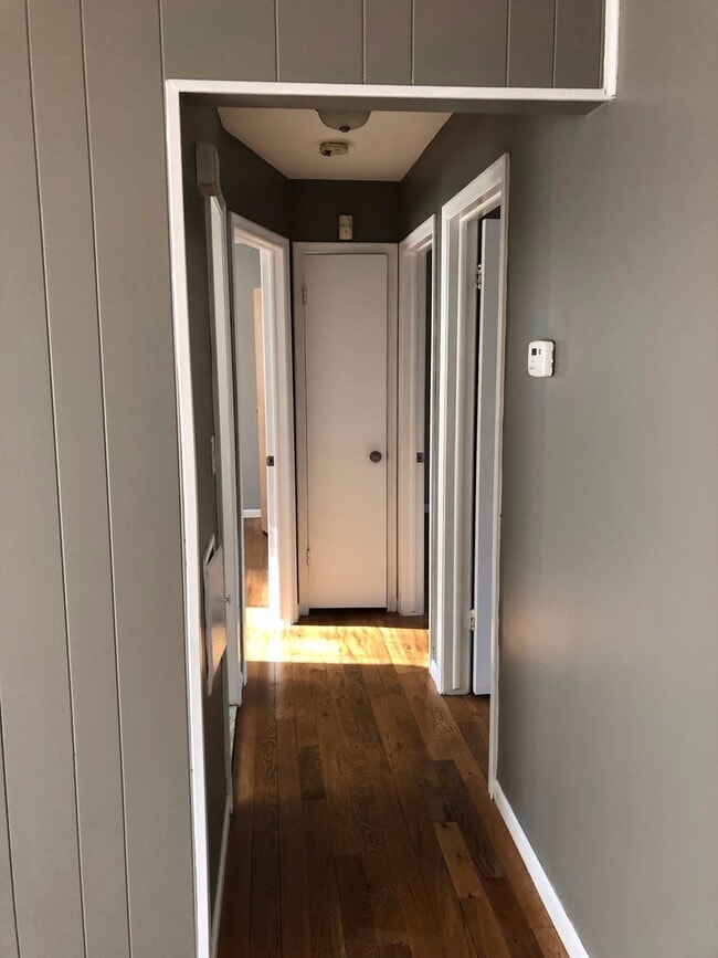 Building Photo - Nice 3bdr/2ba Ranch