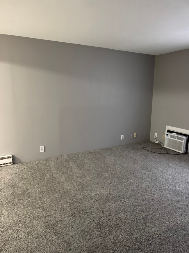 Building Photo - 304 E Mefford St