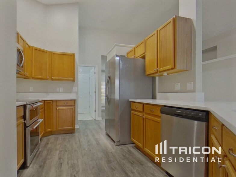 Building Photo - 906 Woodcraft Dr