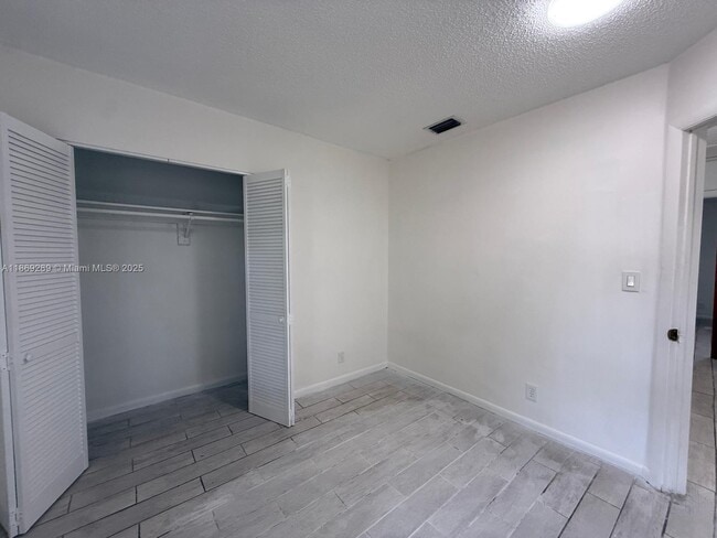 Building Photo - 1592 NW 7th Terrace