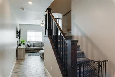 Building Photo - 1001 W Curly Hollow Dr