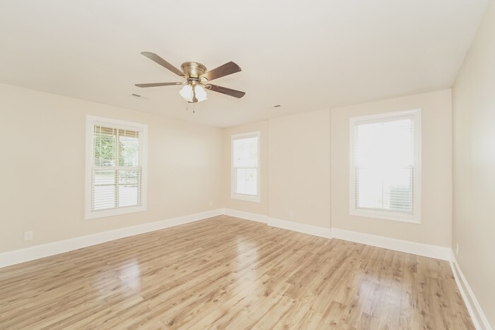 Building Photo - 205 Marion St