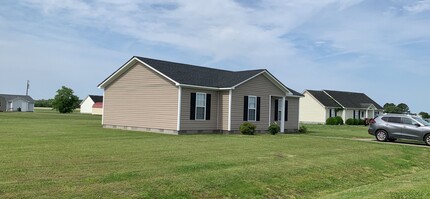 Building Photo - Quiet Living