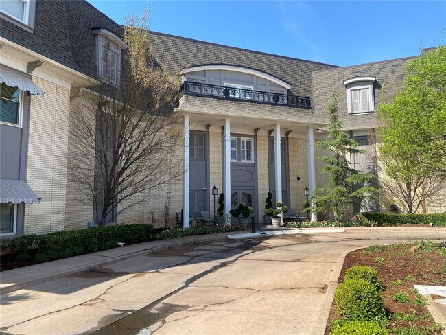 Building Photo - 1114 Sherwood Ln