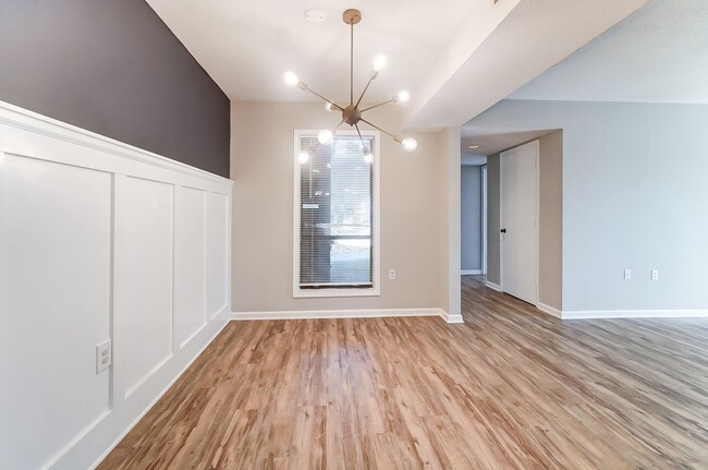 Building Photo - Fully Renovated 2 Bedroom Condo!