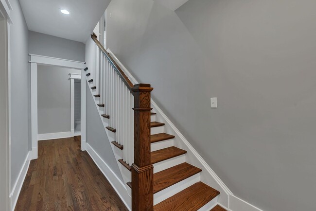 Building Photo - Total remodeled East Nashville Beauty!