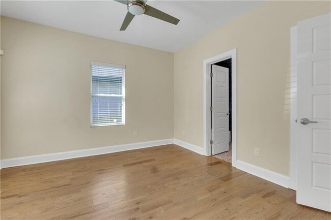 Building Photo - 998 Mayson Turner Rd NW