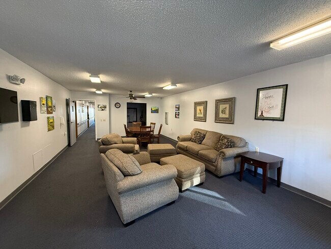 Building Photo - 500 S 3rd Ave